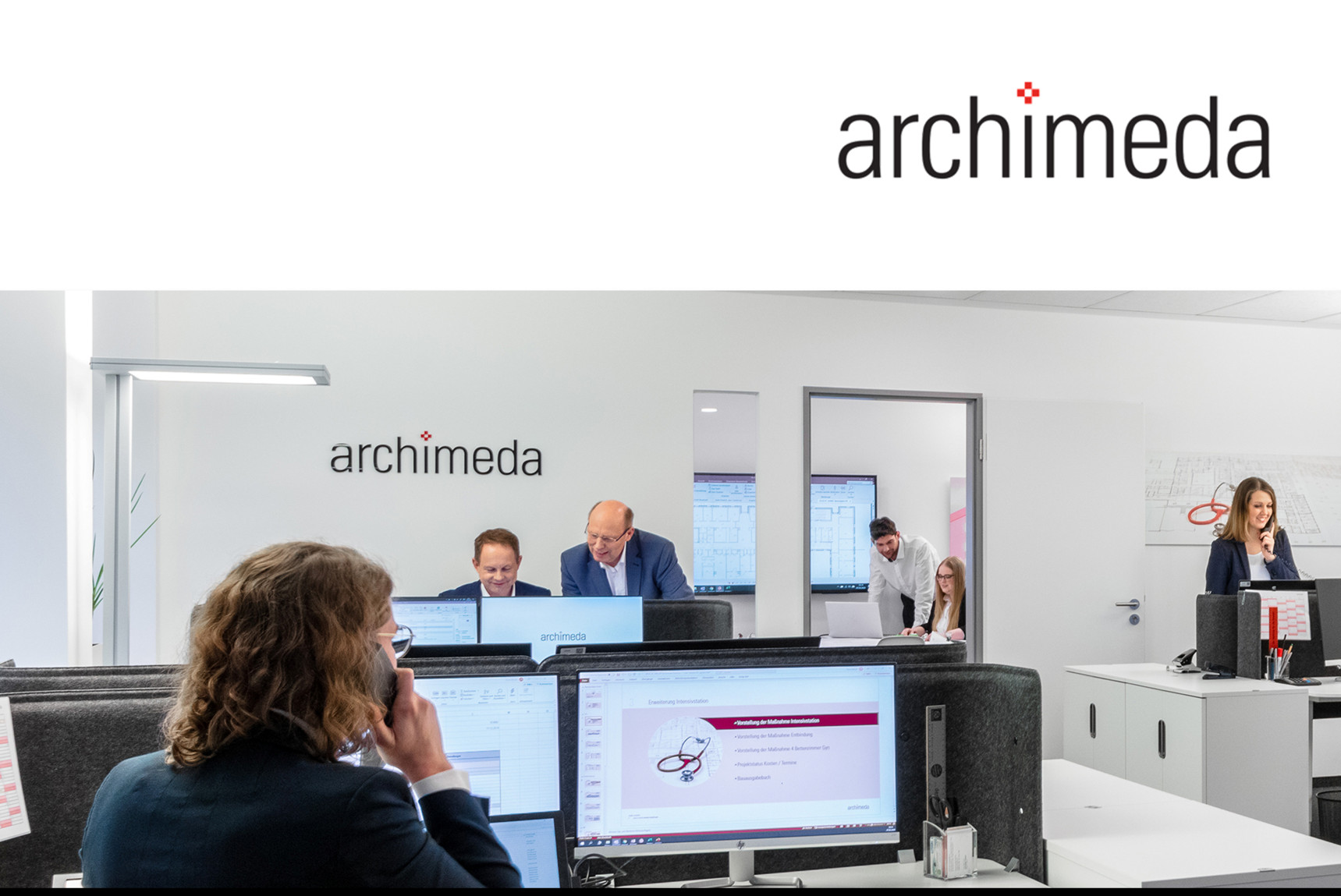 Büroansicht und Logo von archimeda
